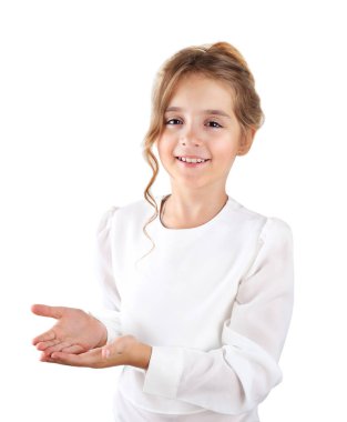 İzole boş reklam alanı boş gösterilen kız öğrenci çocuk eller.