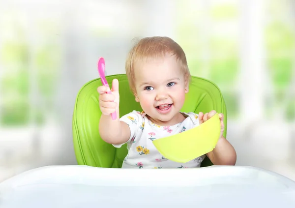 Baby Ült Asztalnál Gyerek Táplálkozás Gyermek Eszik Üres Helyet Foglal — Stock Fotó