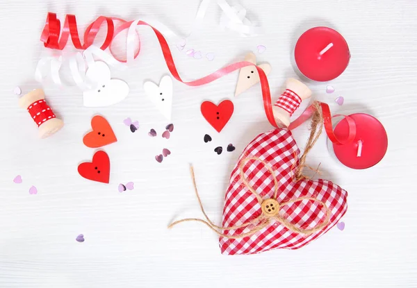 День Святого Валентина Шпалери Червоні Ремісничі Серця Білому Тлі — стокове фото