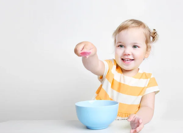 Barn äter, Kid ' s Nutrition, tom kopia utrymme mat annons — Stockfoto