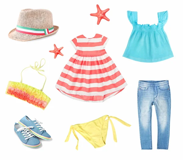 Suumer vêtements colorés lumineux ensemble pour fille enfant isolé . — Photo