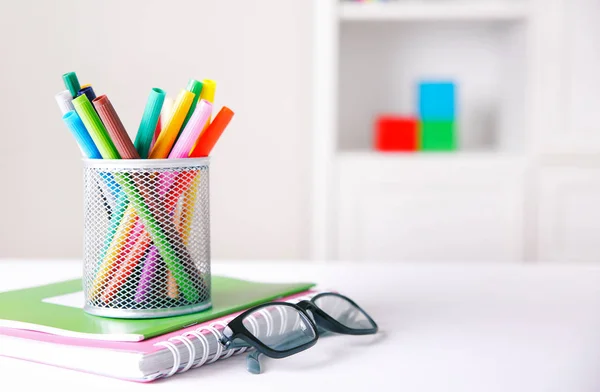 Material escolar, herramientas de oficina, vuelta a la escuela, espacio vacío backgro —  Fotos de Stock