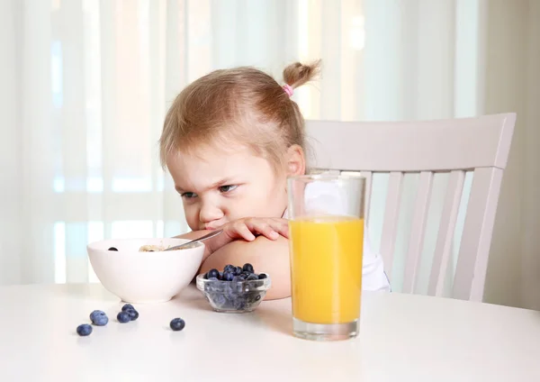 Barn Vägrar Att Äta Inte Hungrig Unge Gillar Inte Mat — Stockfoto