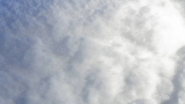 Witte Mooie Glanzende Pluizig Sneeuw Ligt Grond Een Koude Winter — Stockfoto