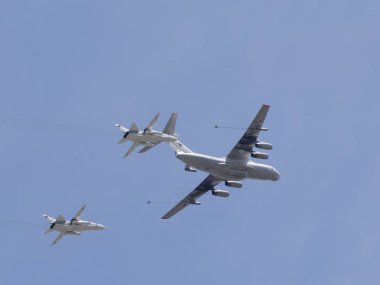 Havada askeri uçak Su-24 yakıt ikmali, Moskova