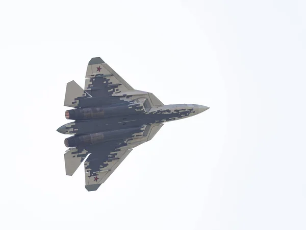 Kampfflugzeug der fünften Generation su-57, Moskau — Stockfoto
