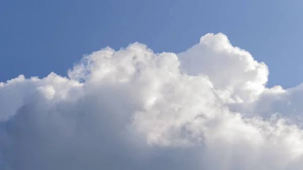 Nubes y cielo por la tarde —  Fotos de Stock