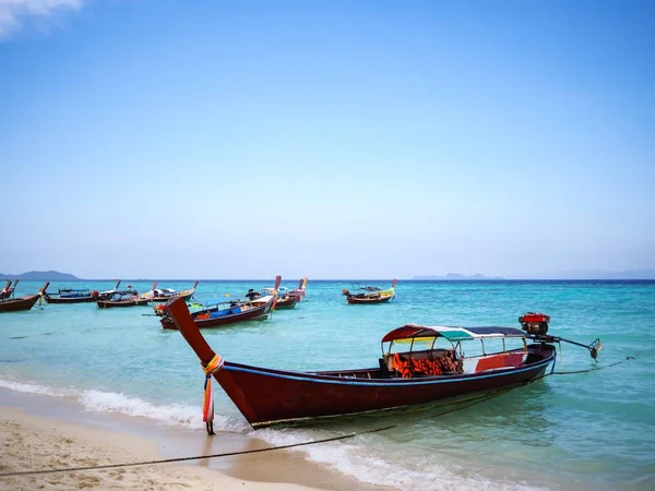 Barca Legno Tailandese Sulla Spiaggia Mare All Isola Lipe Provincia — Foto Stock