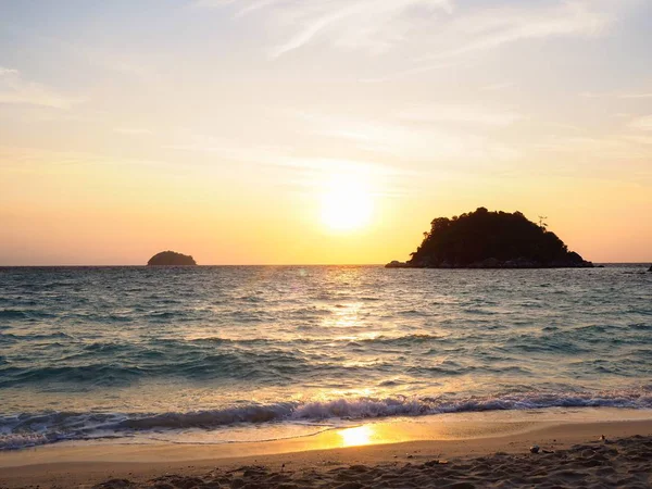 Zobrazení Šířku Západ Slunce Pláž Moře Malým Ostrůvkem Lipe Provincie — Stock fotografie