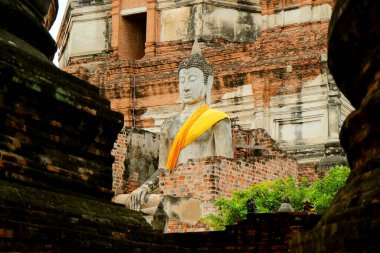 Wat Yai Chai Mongkhon 'daki Sarı Kaftanlı Çarpıcı Buda Heykeli Eski Tapınağı, Ayutthaya Tarihi Parkı, Tayland