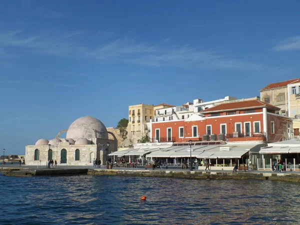 Den Gamla Venetianska Hamnen Chania Med Den Imponerande Moskén Yali — Stockfoto