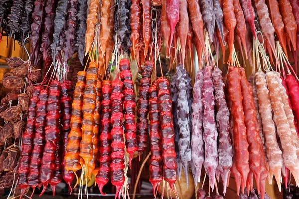 Многоцветные Грузинские Традиционные Сладости Названием Черчкела Демонстрируются Рынке — стоковое фото