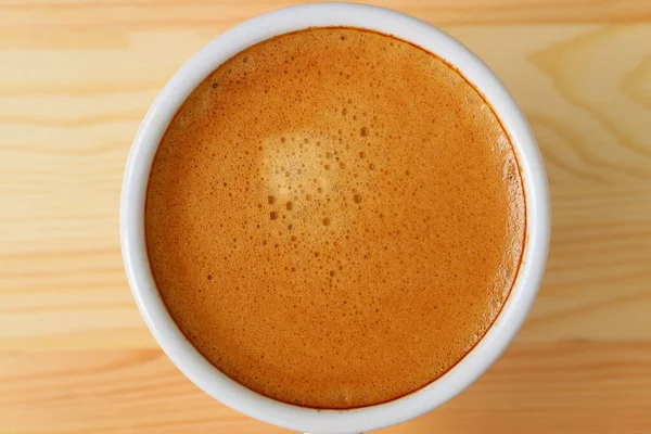 Draufsicht Auf Aromatischen Espresso Kaffee Weißer Kaffeetasse Auf Holztisch — Stockfoto