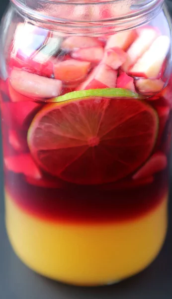 Colore Vivido Del Vino Rosso Fatto Casa Sangria Una Bottiglia — Foto Stock