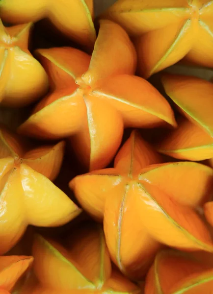 Pionowe Zdjęcie Wielu Żywych Kolorów Dojrzałych Owoców Gwiazdy Tle — Zdjęcie stockowe