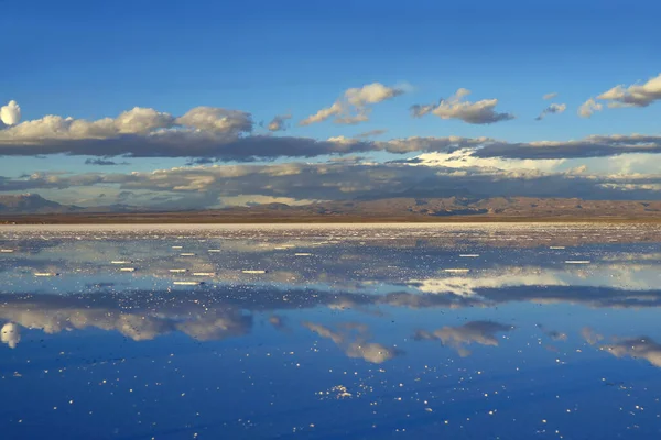 Efekt Lustra Salar Uyuni Lub Uyuni Salts Mieszkania Pod Koniec — Zdjęcie stockowe