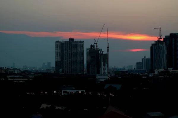 Imponujący Zachód Słońca Nad Placem Budowy Bangkoku Tajlandia — Zdjęcie stockowe