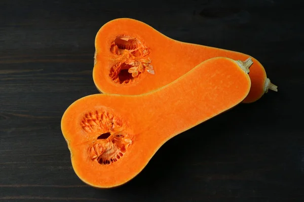 Couper Courge Musquée Mûre Montrant Chair Orange Vibrante Isolée Sur — Photo