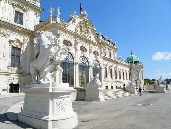 Ohromující Sochy Zdobená Fasáda Belvedere Vídeň Rakousko — Stock fotografie