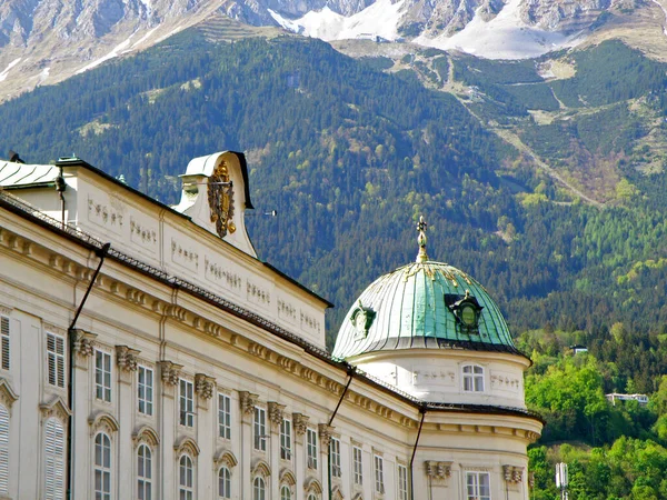 Великолепная Крыша Фасад Исторического Здания Предгорьях Фаины Австрия — стоковое фото