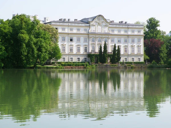 Leopoldskron Com Fortaleza Hohensalzburg Fundo Salzburgo Áustria — Fotografia de Stock