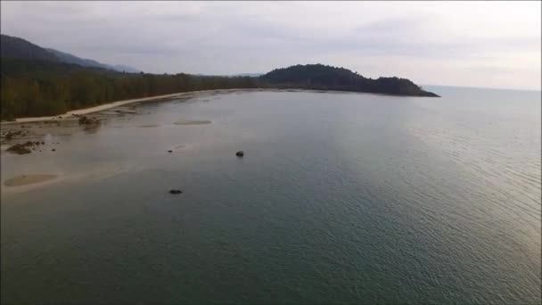 Gulf of Thailand's coast aerial bird's eye view, with the boat rolling on the placid sea, Eastern Thailand — Stock Video