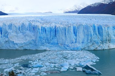 Arjantin Gölü, El Calafate, Patagonya, Arjantin, Güney Amerika 'daki Büyük Perito Moreno Buzulu' nun çarpıcı manzarası