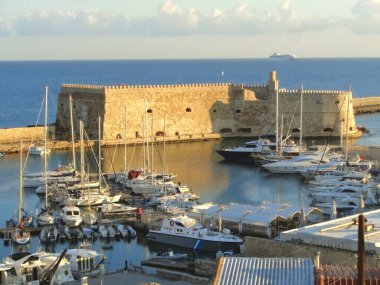 Koules Kalesi veya Castello a Mare, Yunanistan Girit Adası 'ndaki Heraklion Eski Limanı Tarihi Kalesi