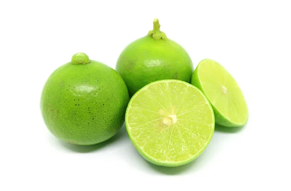 Primo Piano Mucchio Lime Fresche Isolato Sfondo Bianco — Foto Stock