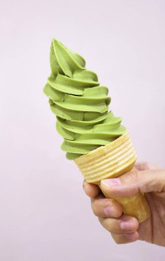 Lezzetli bir kibrit, yeşil çay, yumuşak bir dondurma.