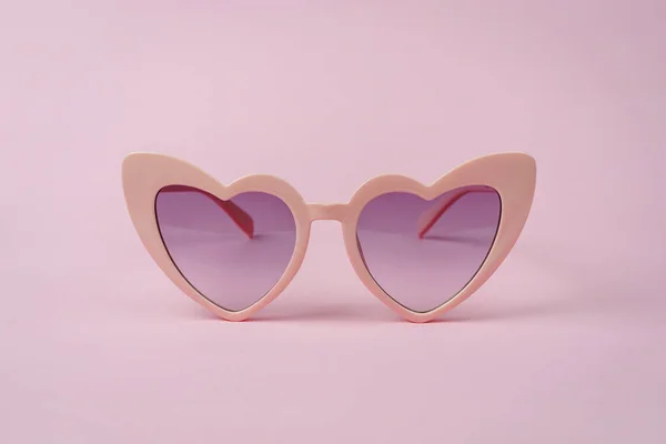 Gafas Sol Con Forma Corazón Rosa Aisladas Sobre Fondo Rosa — Foto de Stock