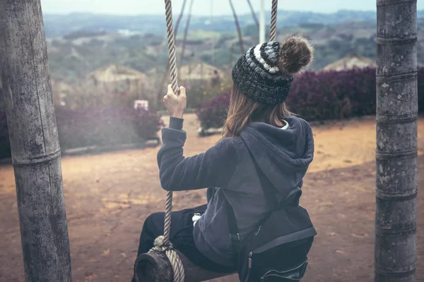 Young Woman Traveler Enjoying Wooden Swing Mountain — Stock Photo, Image