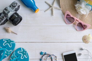 Aksesuarlar öğeleri ve boş ekran s ile kadınların rahat giysiler