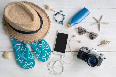 Aksesuarlar öğeleri ve boş ekran s ile kadınların rahat giysiler