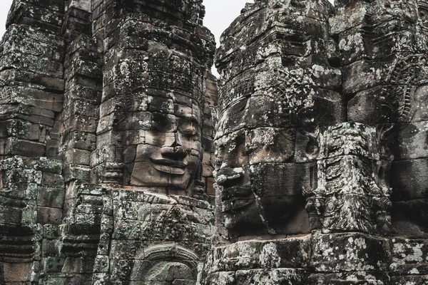 Fațetele templului Bayon din Angkor Thom, cele mai distincte din Bayon — Fotografie, imagine de stoc