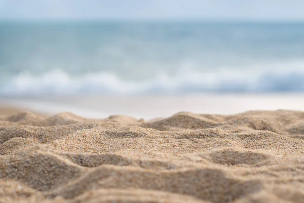 Primer plano de la arena en la playa tropical, concepto de vacaciones de verano — Foto de Stock