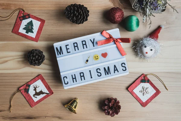 Décoration de Noël sur table en bois avec espace de copie — Photo