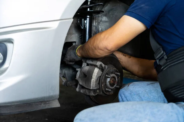 Technicians changing new shock absorbers — Stock Photo, Image