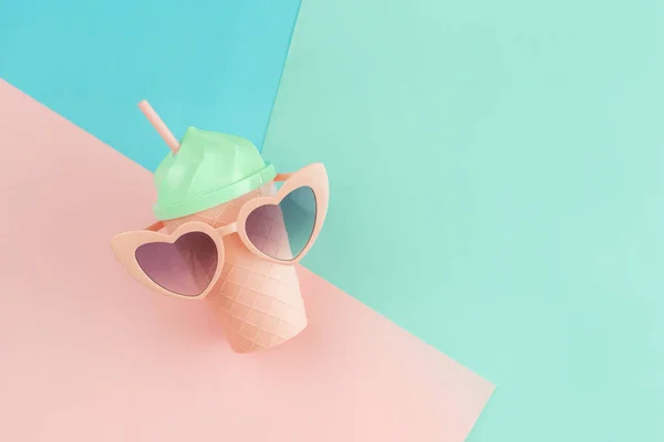 Fancy glas med hjärta form solglasögon på Pastell färger backgro — Stockfoto
