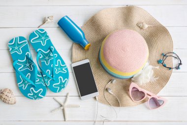 Aksesuarlar öğeleri ve boş ekran s ile kadınların rahat giysiler