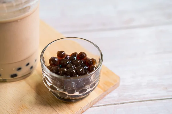 Té de leche de burbuja en mesa de madera con espacio para copiar — Foto de Stock