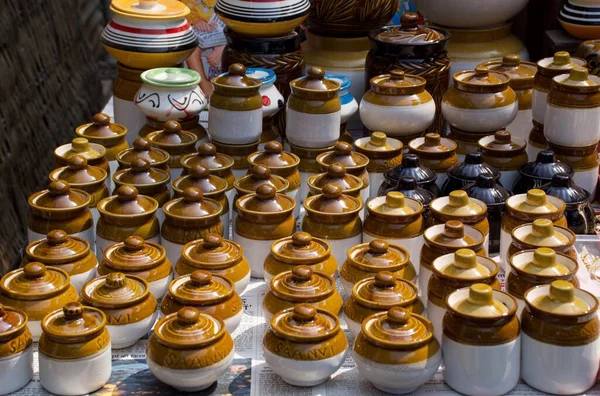 Piyasadaki el sanatları kavanozlarının çeşitliliği