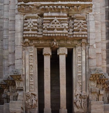 Gwalior, Madhya Pradesh / Hindistan: 15 Mart 2020 - Gwalior Kalesi 'ndeki Teli ka Mandir veya Tapınağı' nın dışı