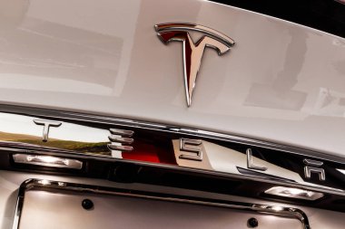 Chicago - Mayıs 2018 yaklaşık: Showroom Tesla Model X. Tesla tasarımları ve mamul ât modeli X ve S elektrikli Sedan IV