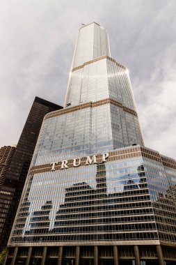 Chicago - Mayıs 2018 yaklaşık: Trump International Hotel ve Tower Chicago. Geliştirici Donald Trump adında ve 1,388 ayakları II bir yüksekliğe ulaşır