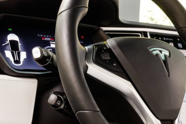 Chicago - Mayıs 2018 yaklaşık: Showroom Tesla Model X. Tesla tasarımları ve mamul ât modeli X ve S elektrikli Sedan V