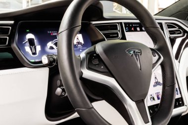 Chicago - Mayıs 2018 yaklaşık: Showroom Tesla Model X. Tesla tasarımları ve mamul ât modeli X ve S elektrikli Sedan VI