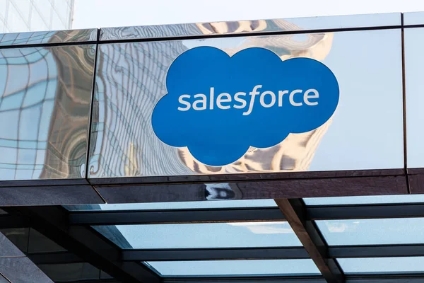 Indianapolis Circa Maj 2018 Det Ydre Salesforce Tower Salesforce Com - Stock-foto