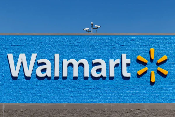 Indianápolis Circa Mayo 2018 Walmart Retail Location Walmart Está Impulsando — Foto de Stock