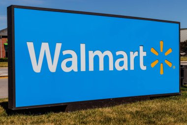 Indianapolis - Haziran 2018 yaklaşık: Walmart perakende satış yerini. Walmart VIII rakiplerle yetişmek için internet ve e-ticaret varlığını artırılması